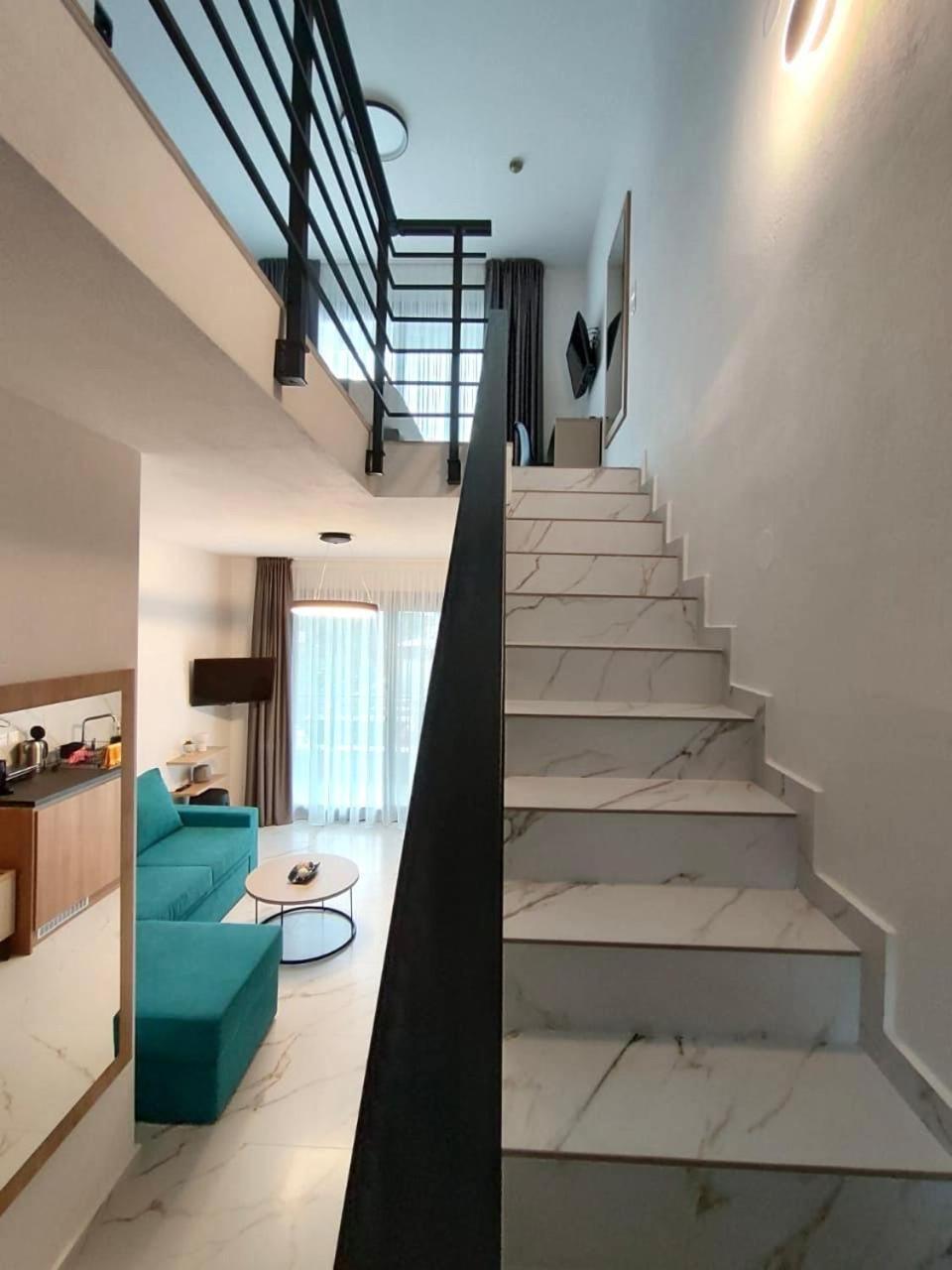 Four Shades Luxury Suites Сарті Екстер'єр фото