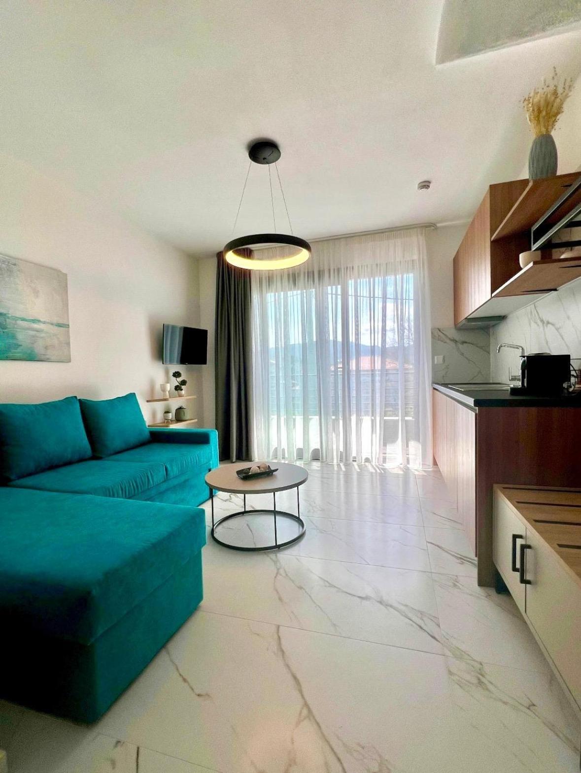 Four Shades Luxury Suites Сарті Екстер'єр фото
