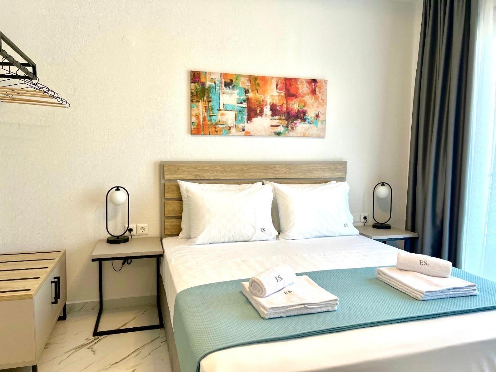 Four Shades Luxury Suites Сарті Екстер'єр фото