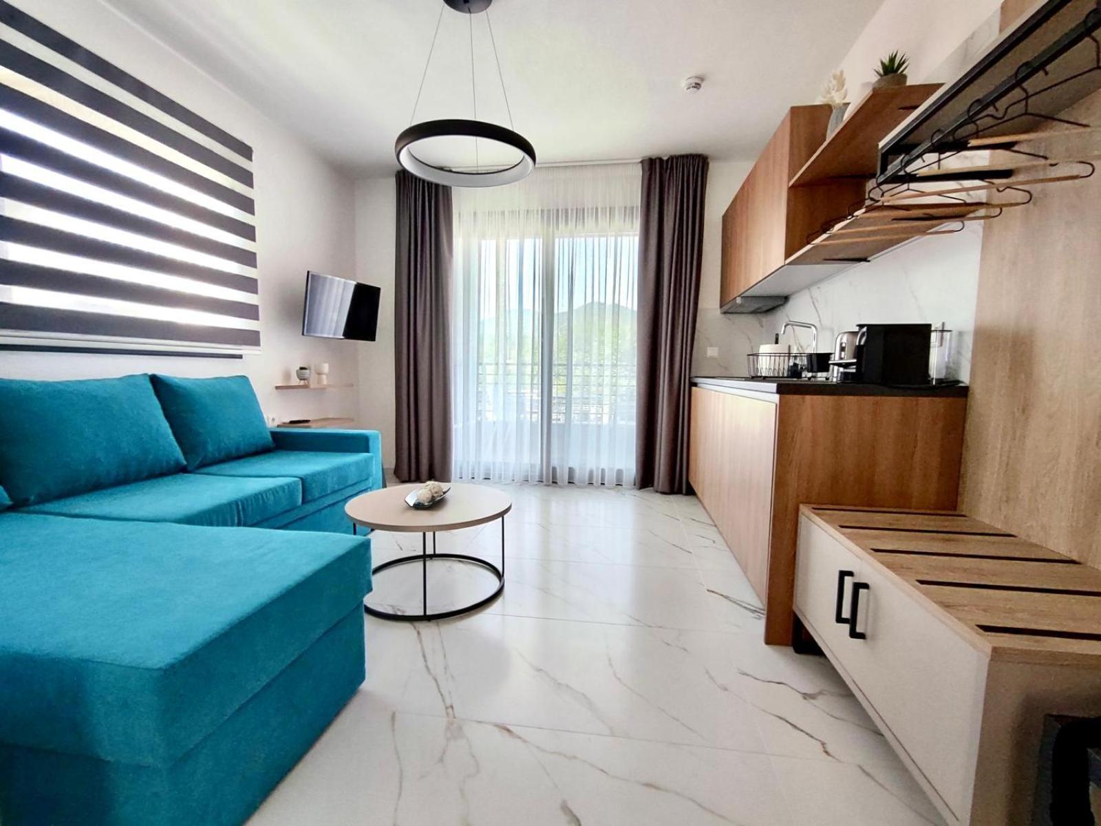 Four Shades Luxury Suites Сарті Екстер'єр фото