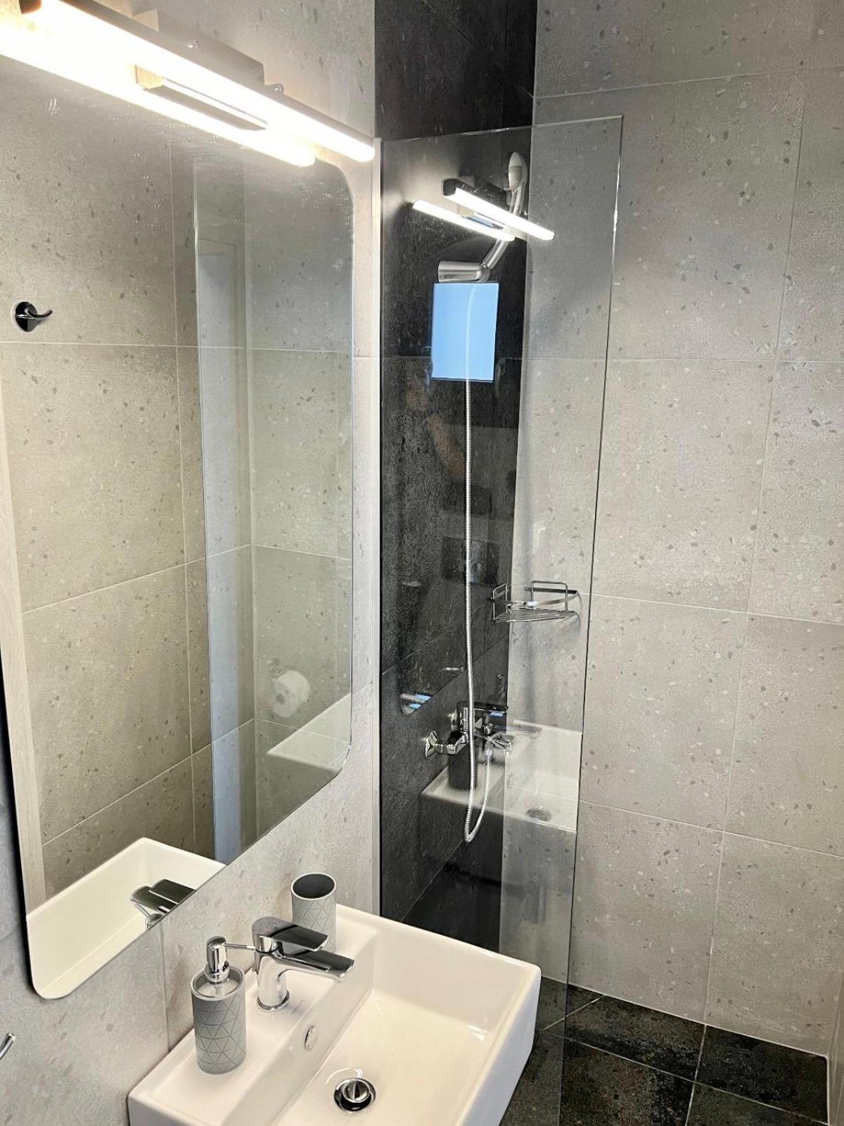Four Shades Luxury Suites Сарті Екстер'єр фото