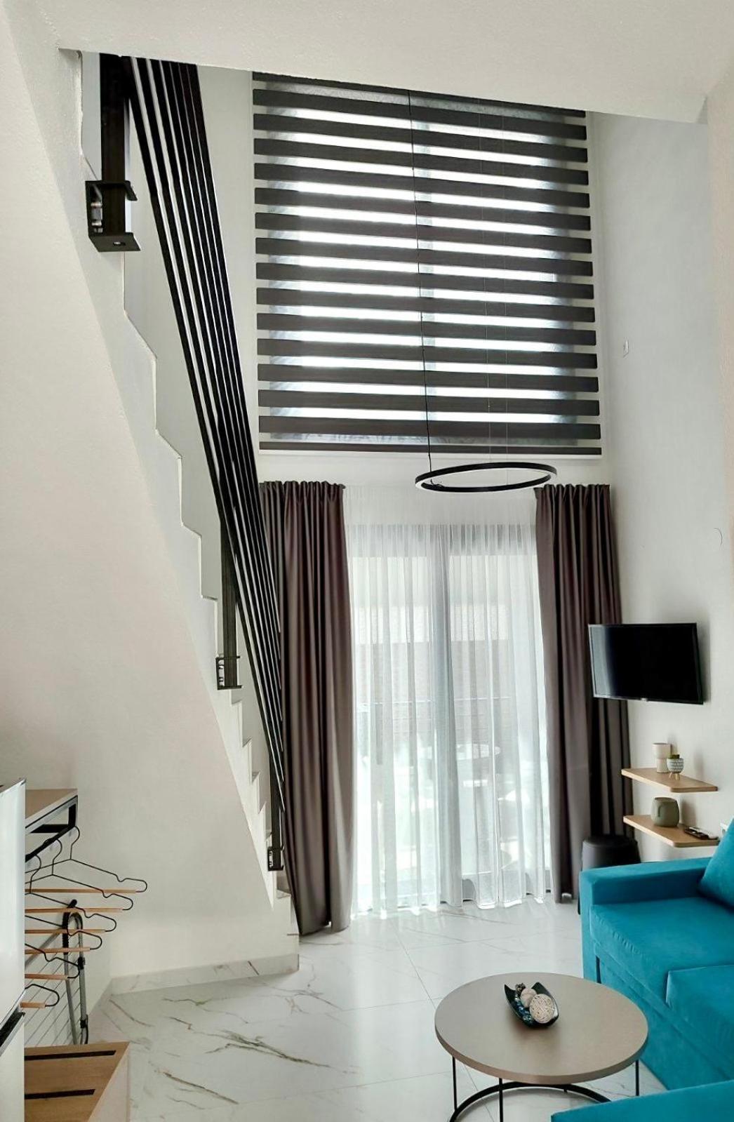 Four Shades Luxury Suites Сарті Екстер'єр фото