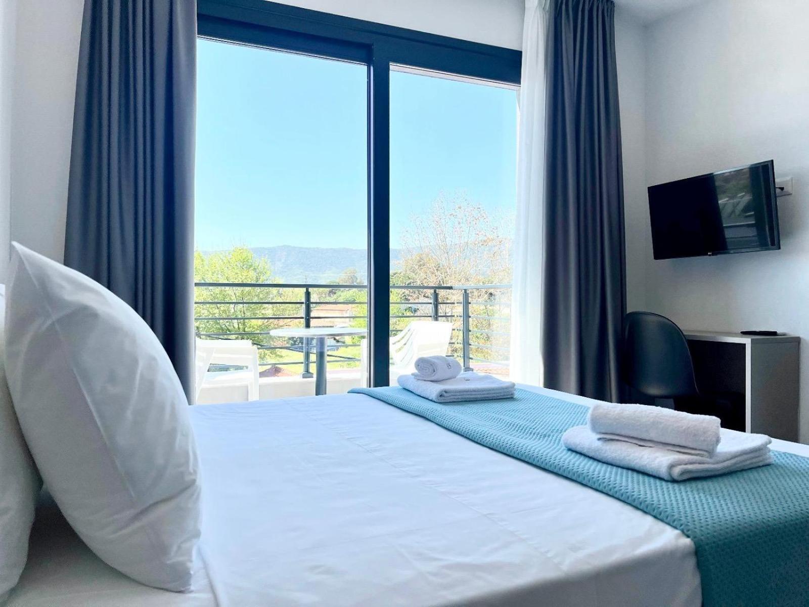 Four Shades Luxury Suites Сарті Екстер'єр фото