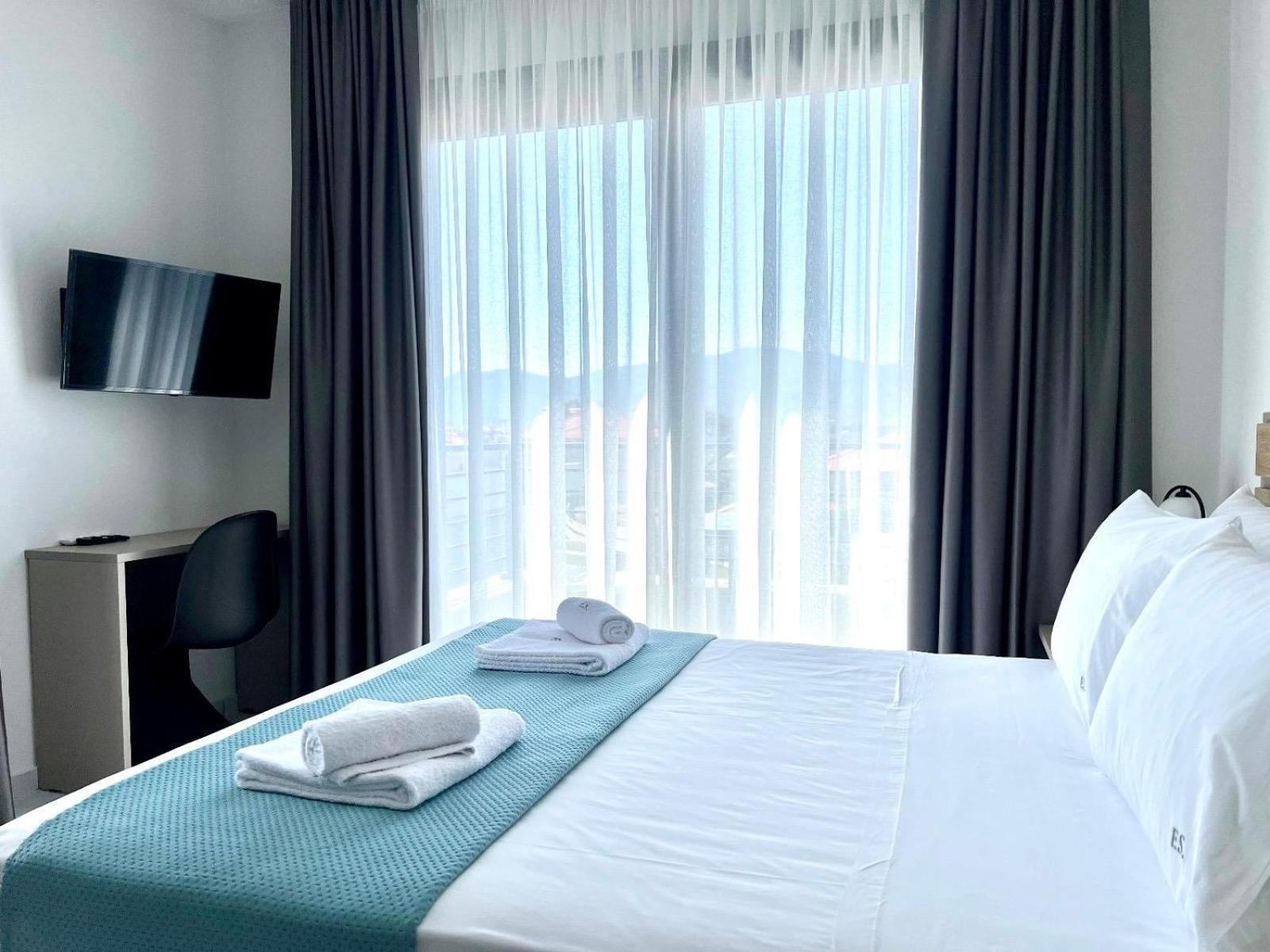 Four Shades Luxury Suites Сарті Екстер'єр фото