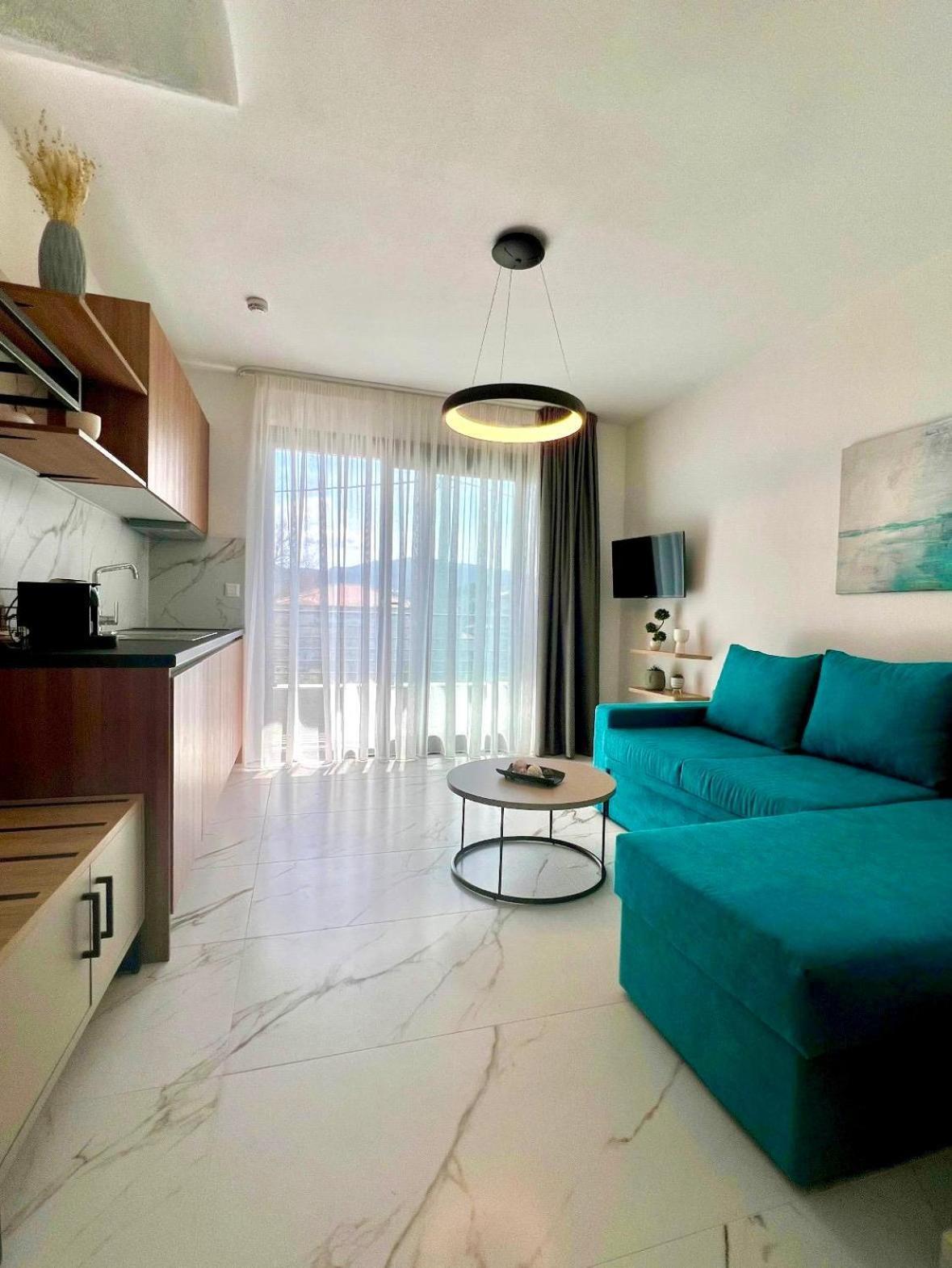 Four Shades Luxury Suites Сарті Екстер'єр фото