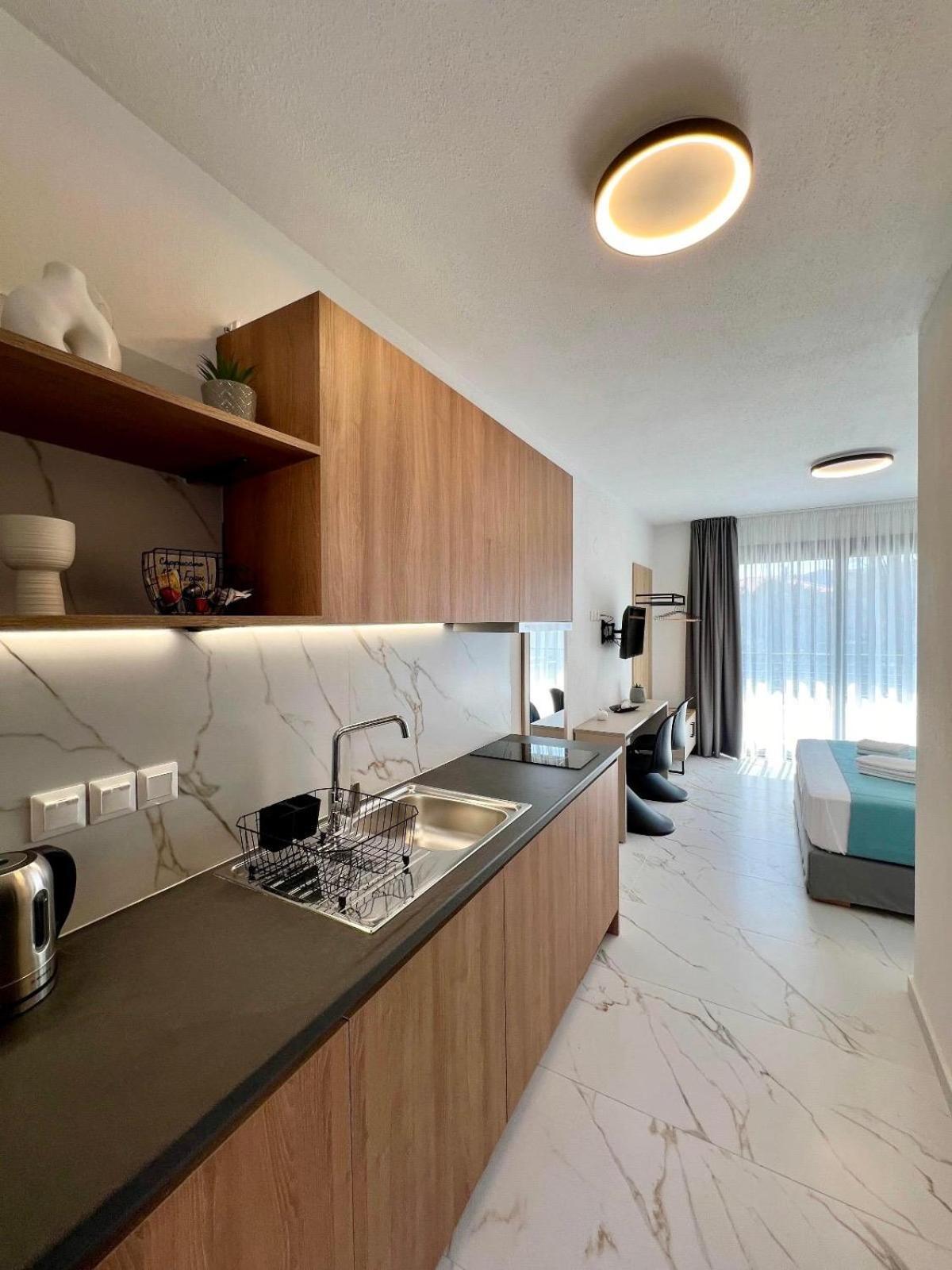 Four Shades Luxury Suites Сарті Екстер'єр фото