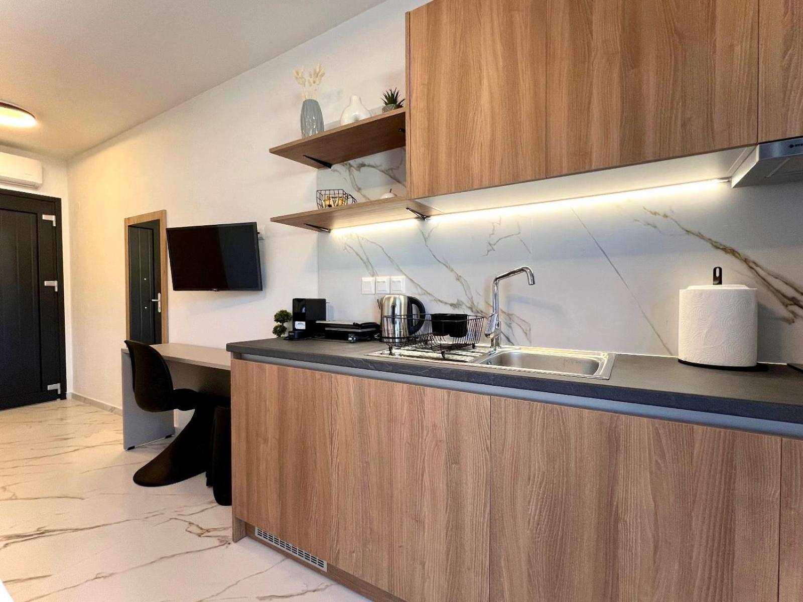 Four Shades Luxury Suites Сарті Екстер'єр фото