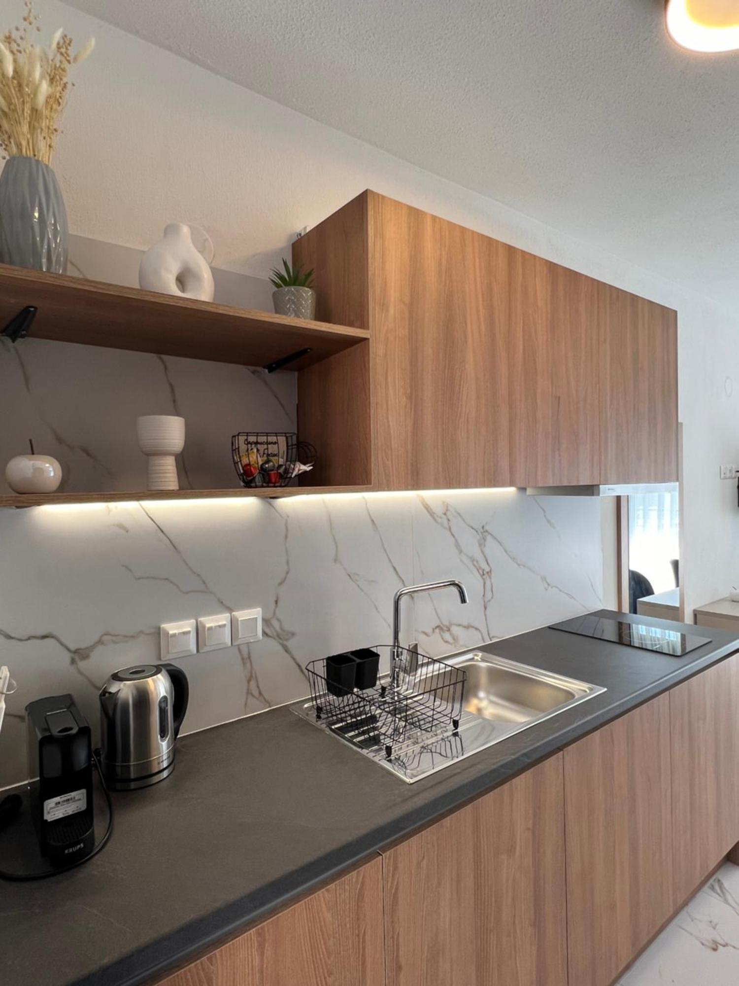 Four Shades Luxury Suites Сарті Екстер'єр фото