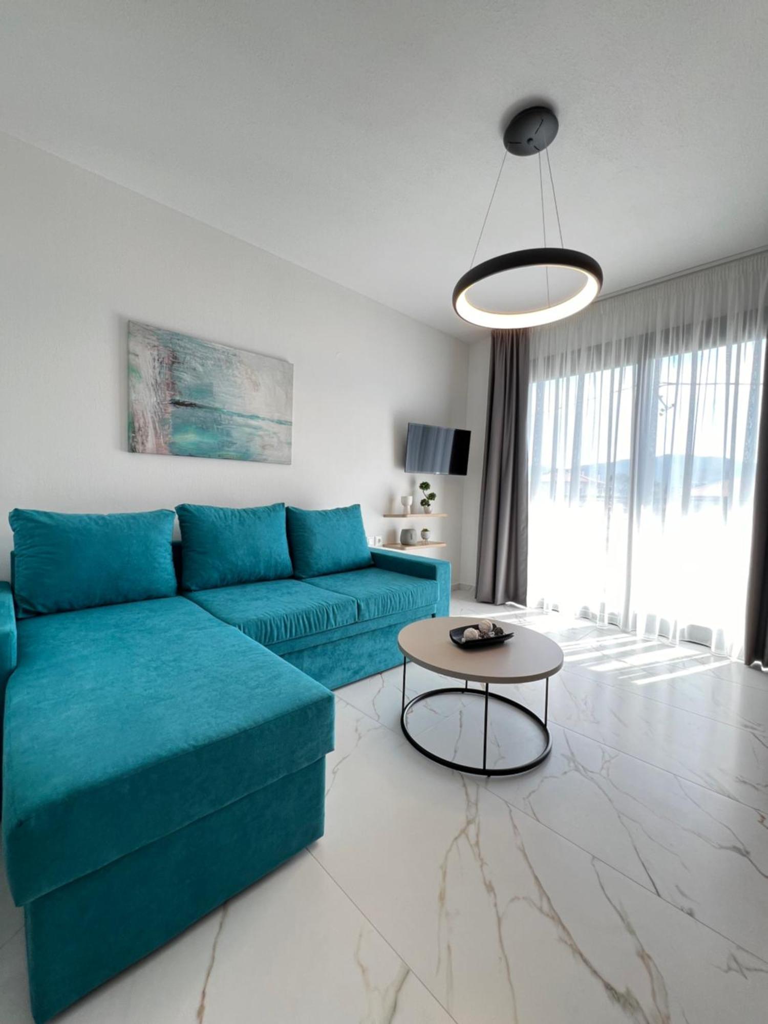 Four Shades Luxury Suites Сарті Екстер'єр фото