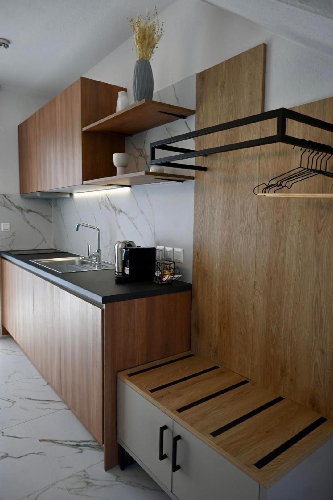 Four Shades Luxury Suites Сарті Екстер'єр фото