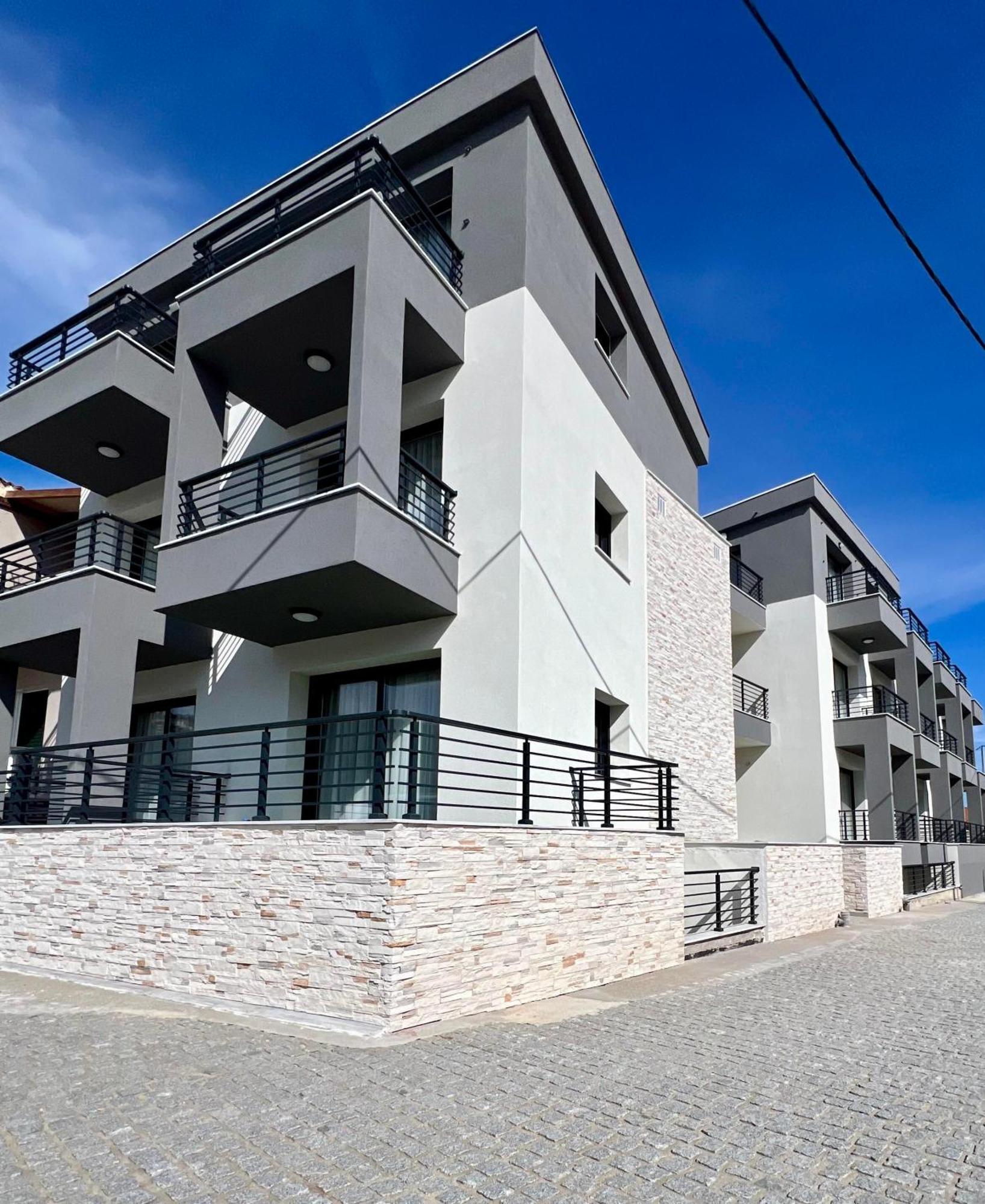 Four Shades Luxury Suites Сарті Екстер'єр фото